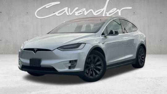 2018 Tesla Model X 5YJXCDE25JF121102