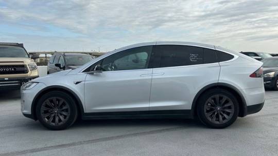 2018 Tesla Model X 5YJXCDE25JF121102