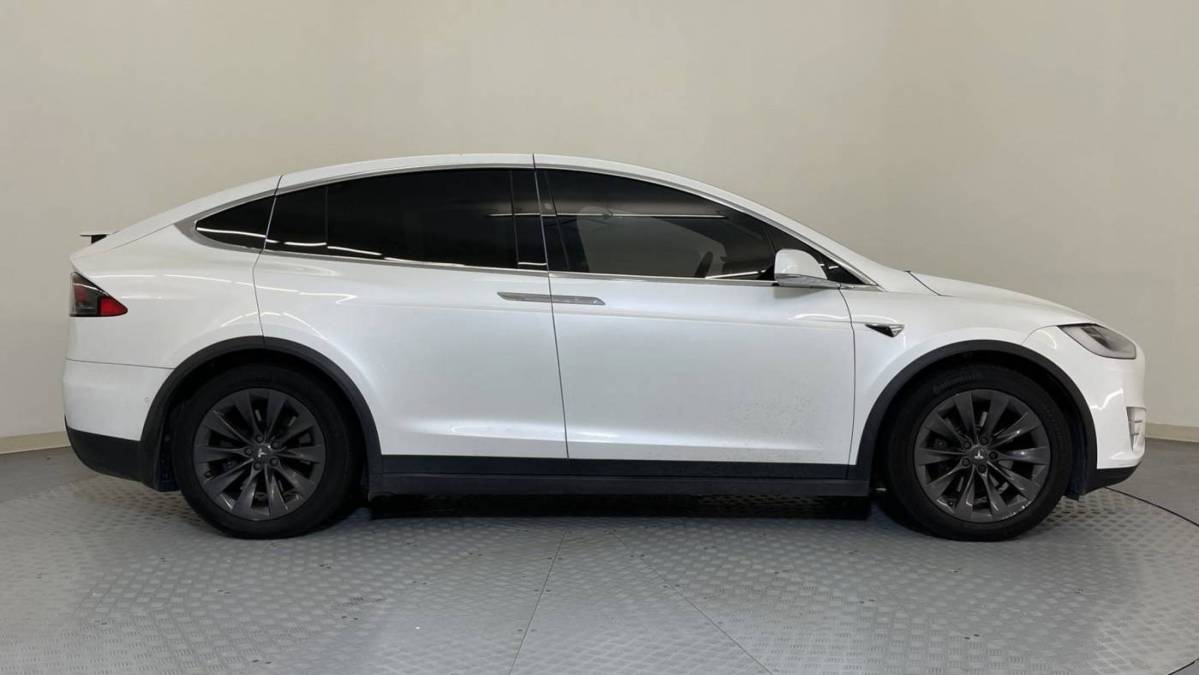 2018 Tesla Model X 5YJXCBE25JF139801