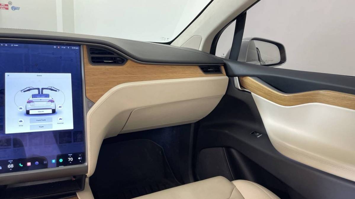 2018 Tesla Model X 5YJXCBE25JF139801