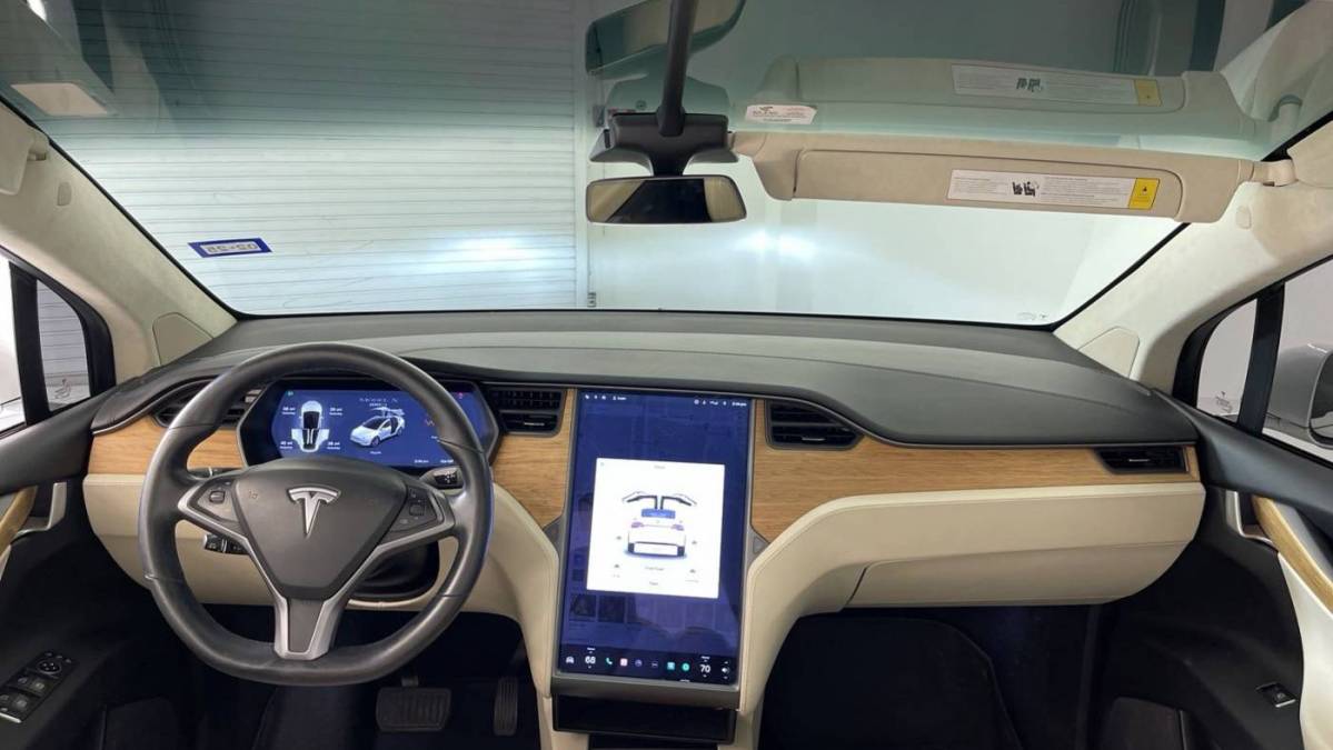 2018 Tesla Model X 5YJXCBE25JF139801