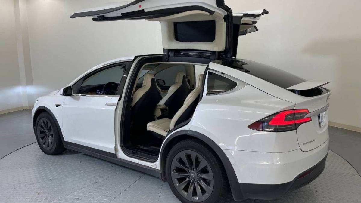 2018 Tesla Model X 5YJXCBE25JF139801