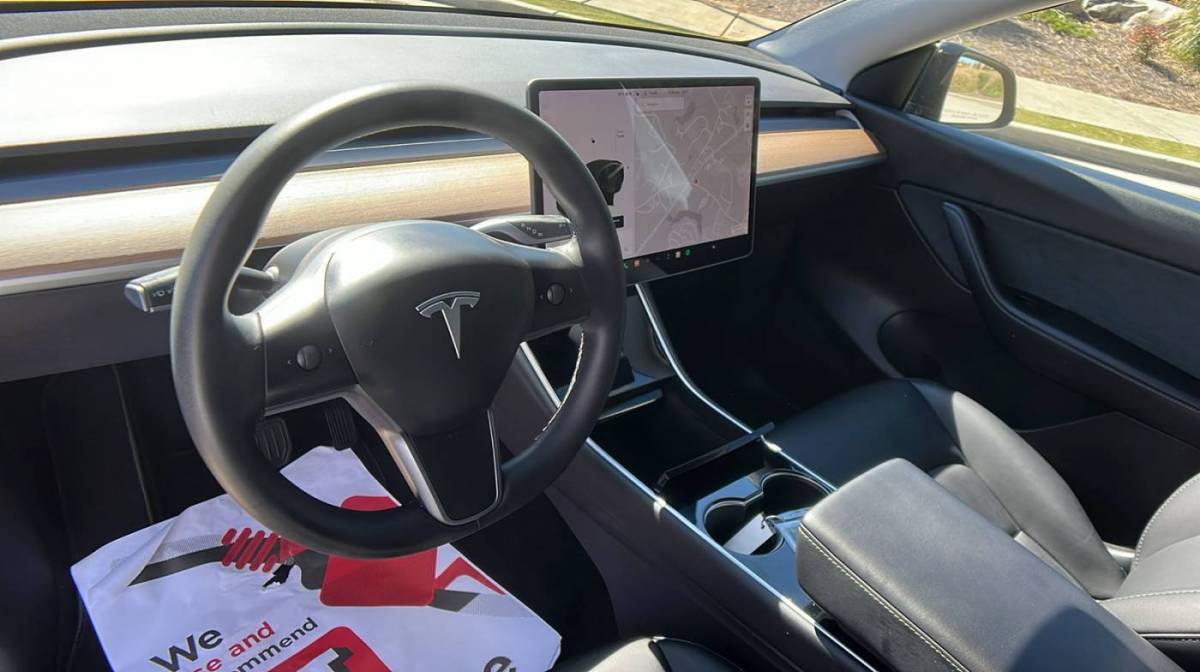 2020 Tesla Model Y 5YJYGDEE7LF025526