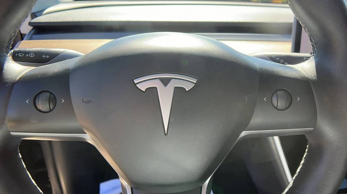 2020 Tesla Model Y 5YJYGDEE7LF025526