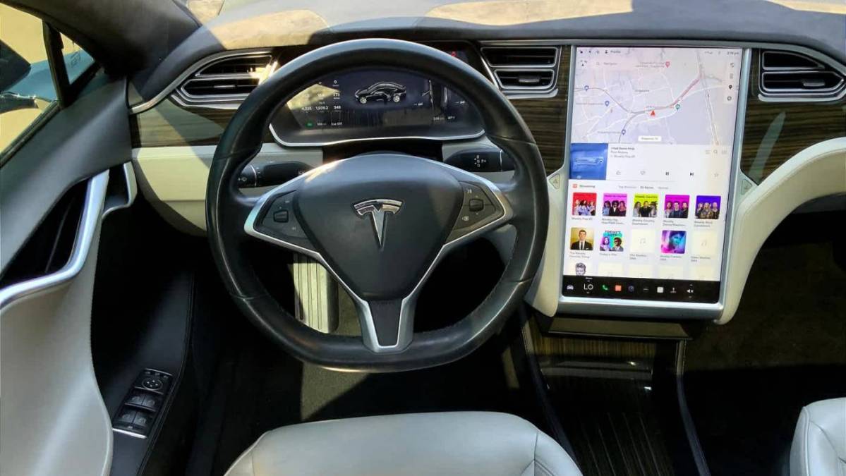 2015 Tesla Model S 5YJSA1E20FF109235