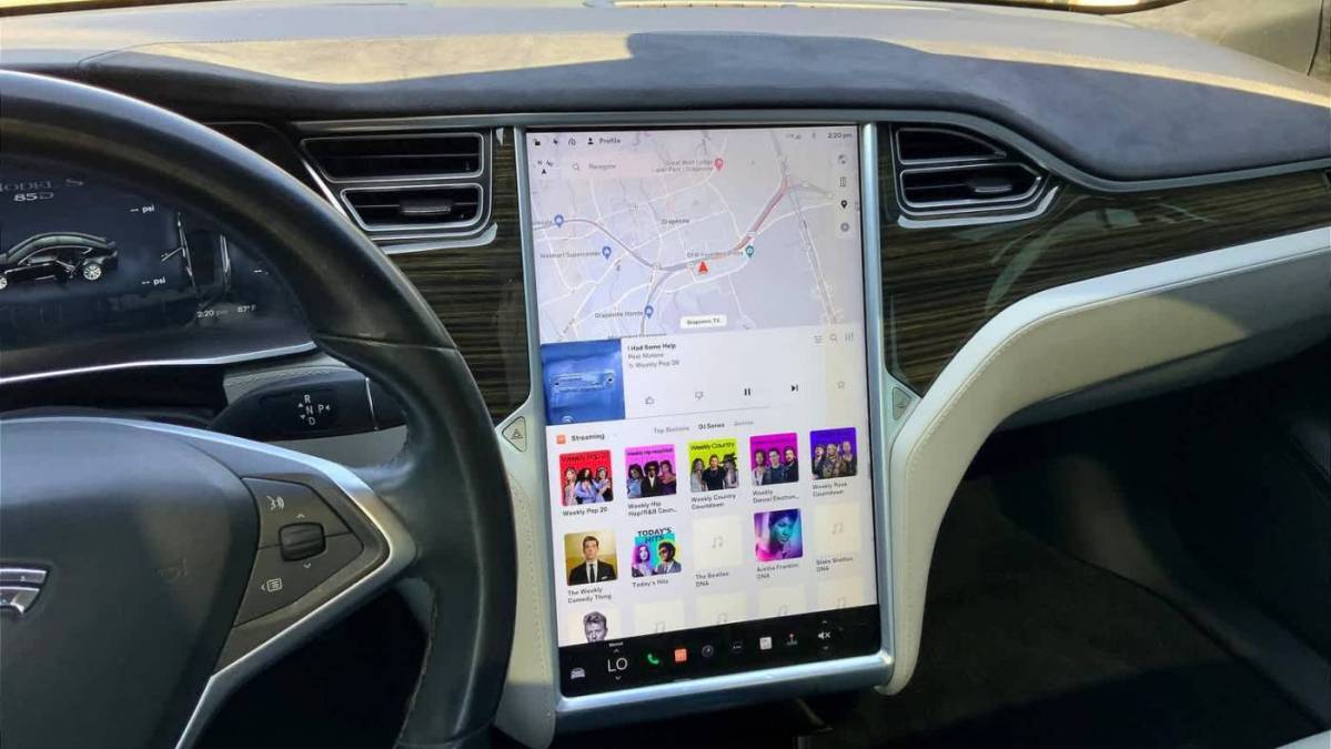 2015 Tesla Model S 5YJSA1E20FF109235