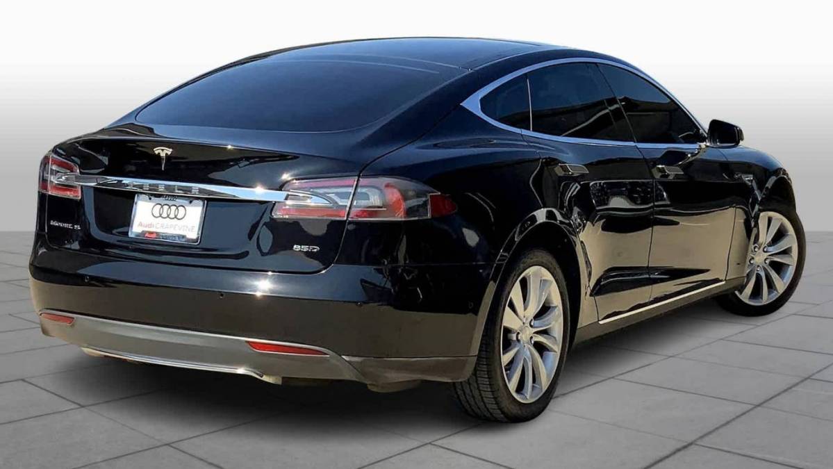 2015 Tesla Model S 5YJSA1E20FF109235