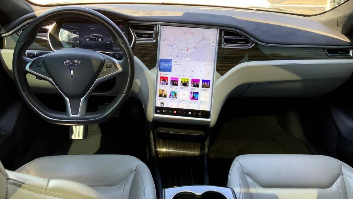 2015 Tesla Model S 5YJSA1E20FF109235