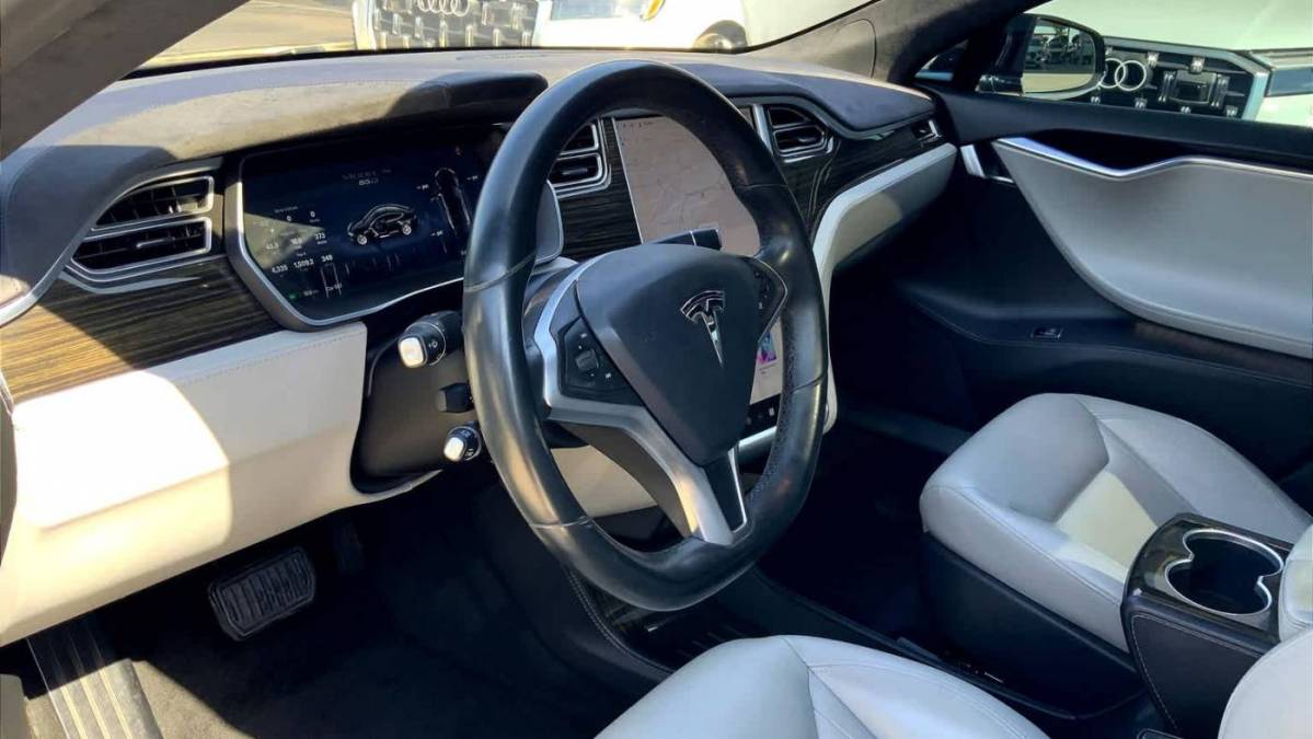 2015 Tesla Model S 5YJSA1E20FF109235