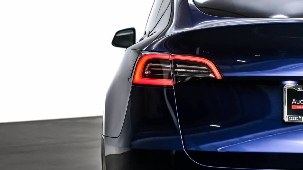 2020 Tesla Model Y 5YJYGDEE9LF021820