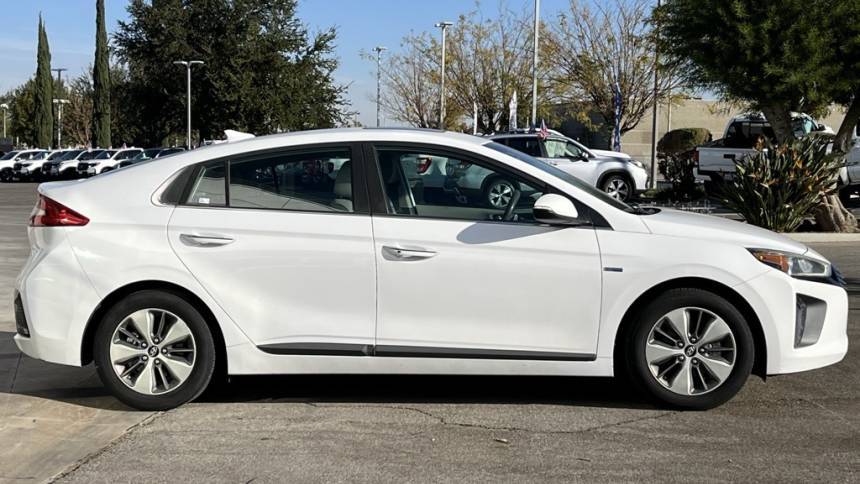 2018 Hyundai IONIQ KMHC75LD7JU061002