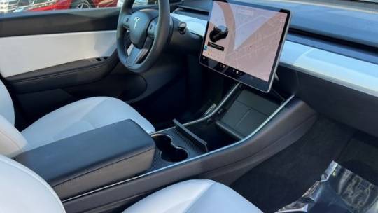 2020 Tesla Model Y 5YJYGDEE5LF021474