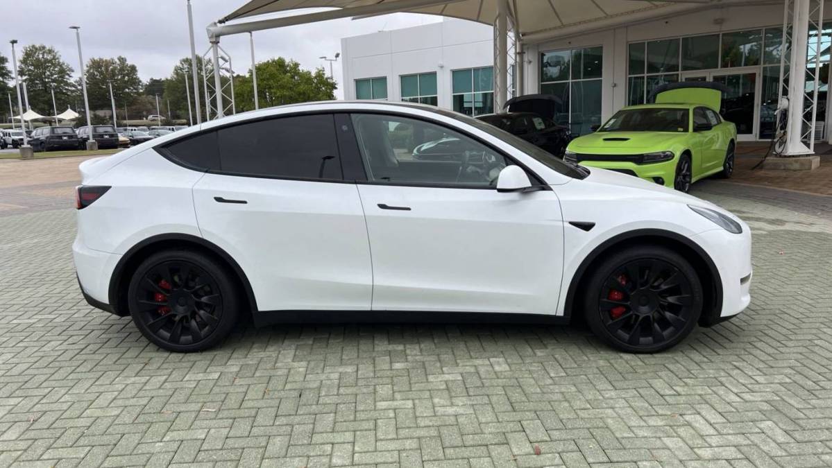 2021 Tesla Model Y 5YJYGAEE7MF122144