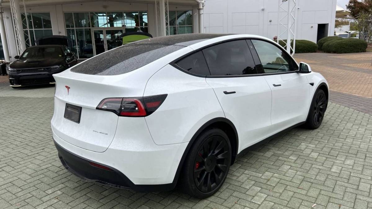 2021 Tesla Model Y 5YJYGAEE7MF122144