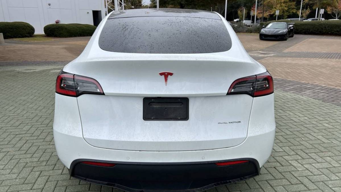 2021 Tesla Model Y 5YJYGAEE7MF122144