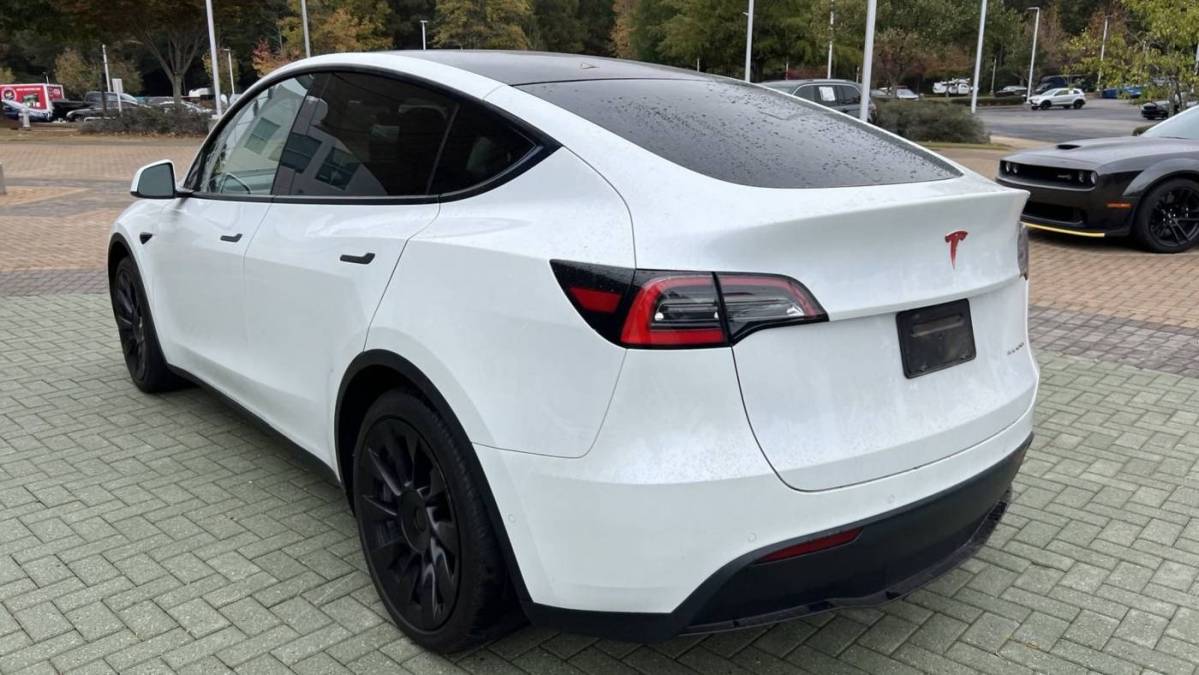 2021 Tesla Model Y 5YJYGAEE7MF122144