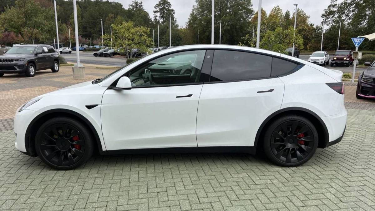 2021 Tesla Model Y 5YJYGAEE7MF122144