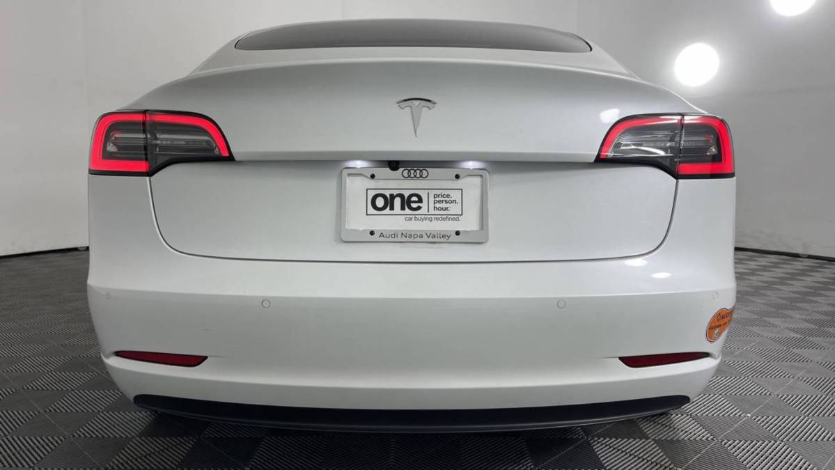 2018 Tesla Model 3 5YJ3E1EA5JF169665