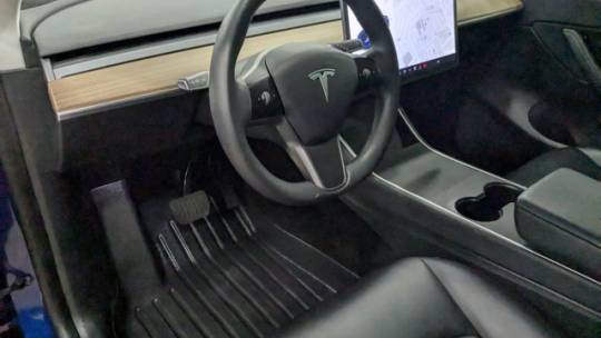 2021 Tesla Model Y 5YJYGDEE3MF090973