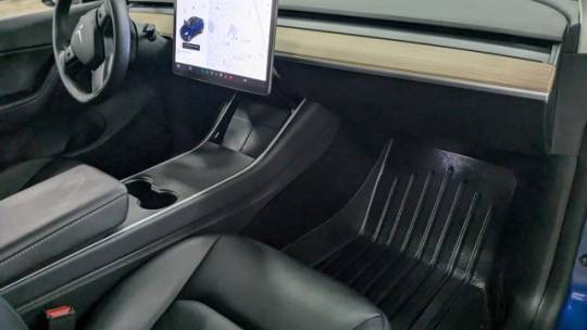 2021 Tesla Model Y 5YJYGDEE3MF090973