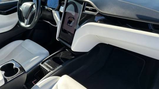 2018 Tesla Model X 5YJXCBE29JF122189