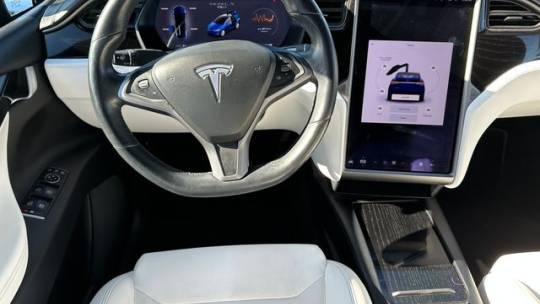 2018 Tesla Model X 5YJXCBE29JF122189