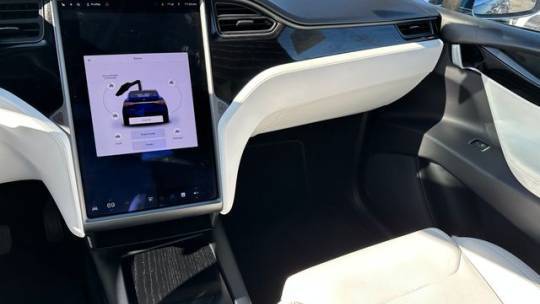 2018 Tesla Model X 5YJXCBE29JF122189