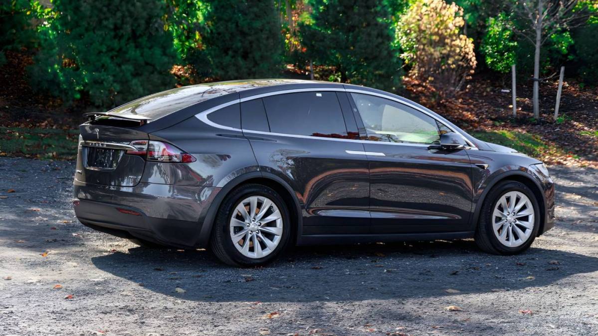 2018 Tesla Model X 5YJXCDE2XJF118938