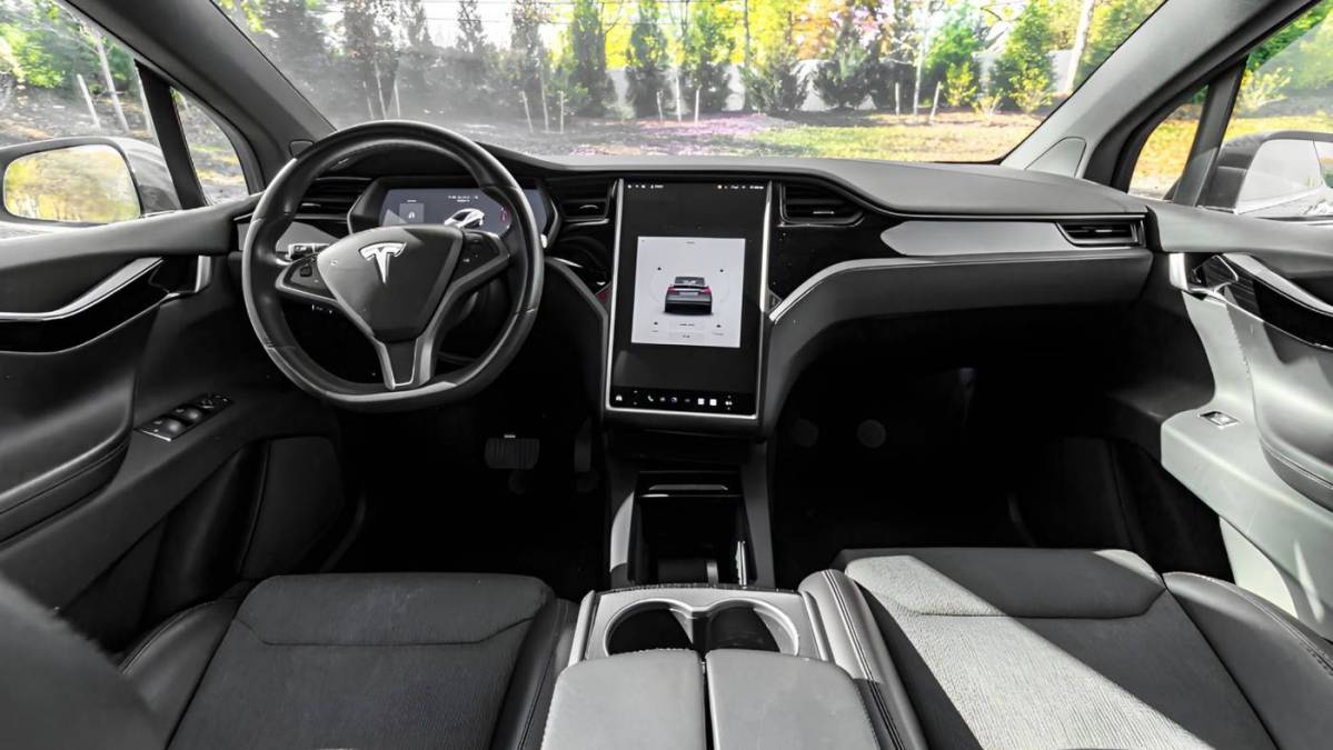 2018 Tesla Model X 5YJXCDE2XJF118938