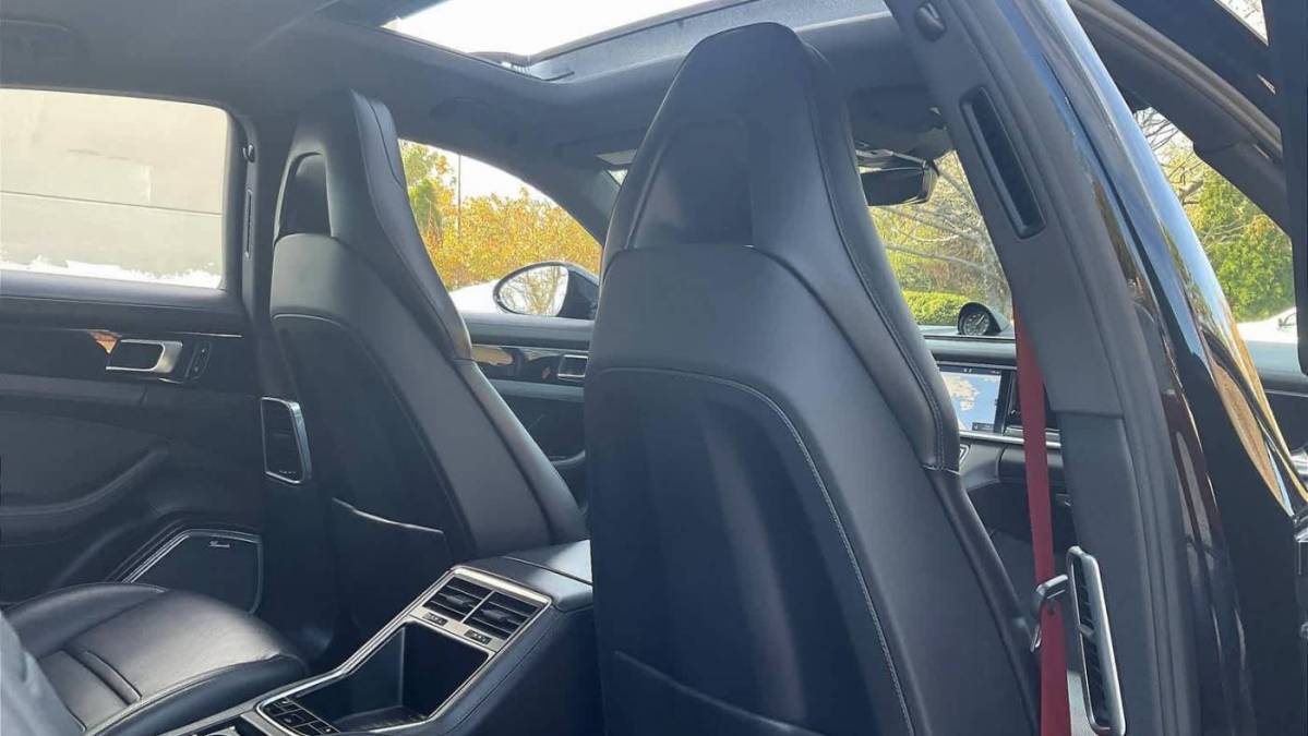 2018 Porsche Panamera WP0AE2A7XJL128646