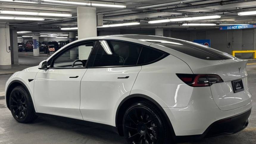 2021 Tesla Model Y 5YJYGDEE9MF139836