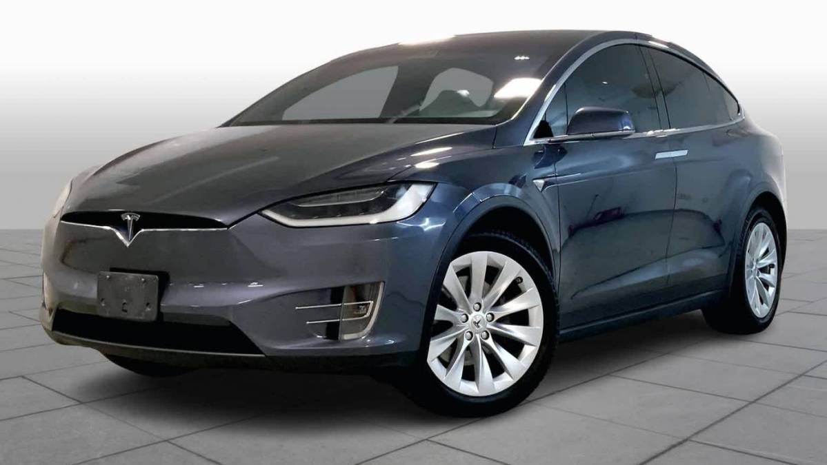 2017 Tesla Model X 5YJXCDE27HF040189