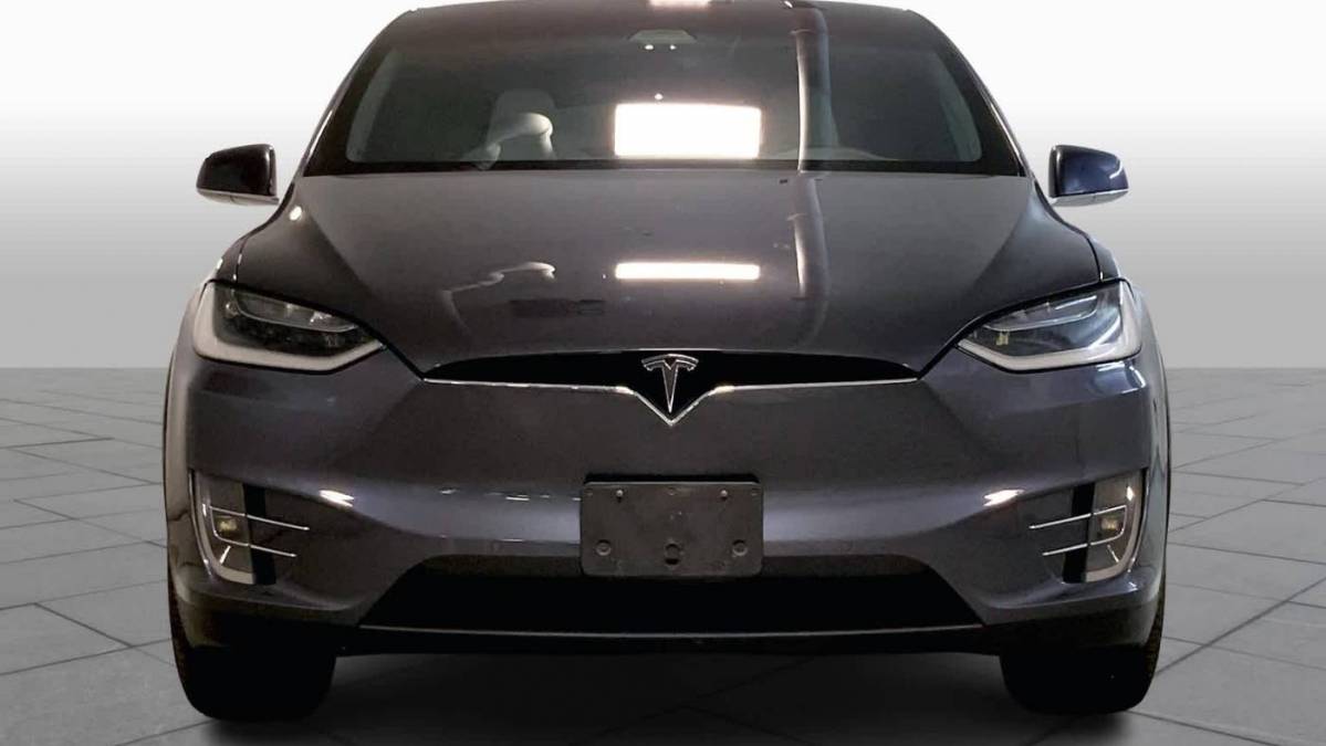 2017 Tesla Model X 5YJXCDE27HF040189