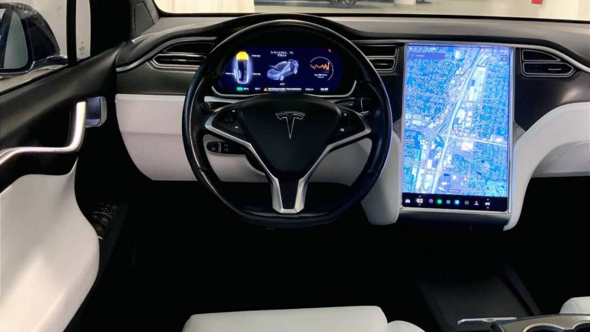 2017 Tesla Model X 5YJXCDE27HF040189