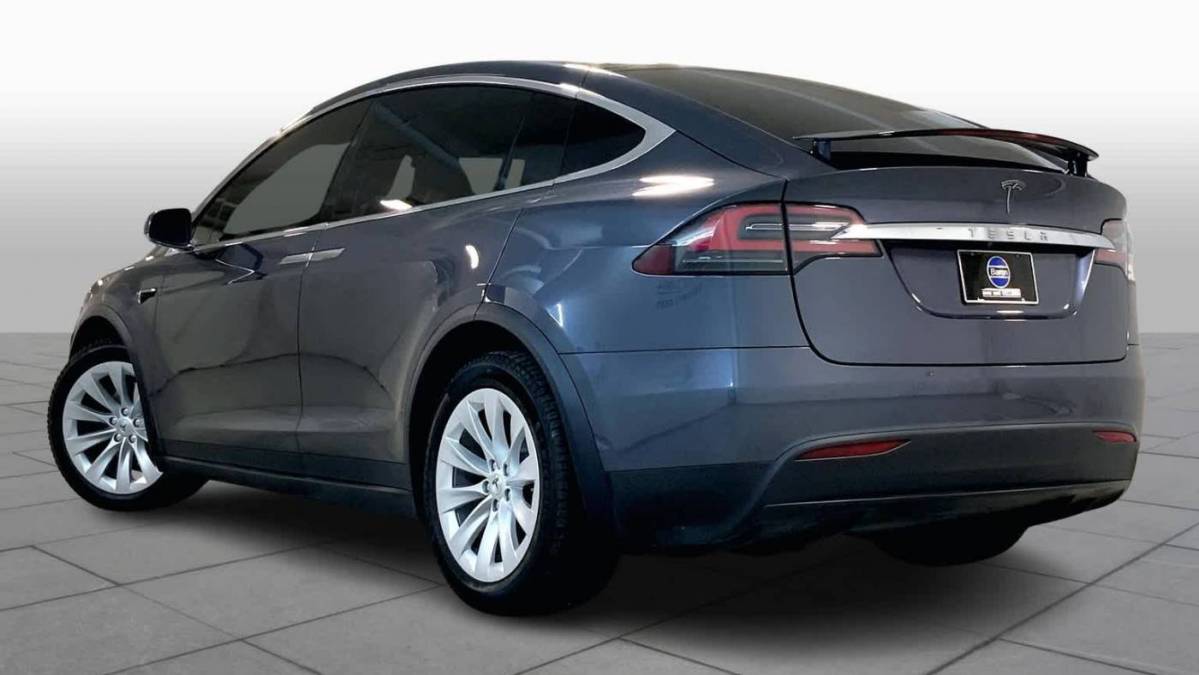 2017 Tesla Model X 5YJXCDE27HF040189