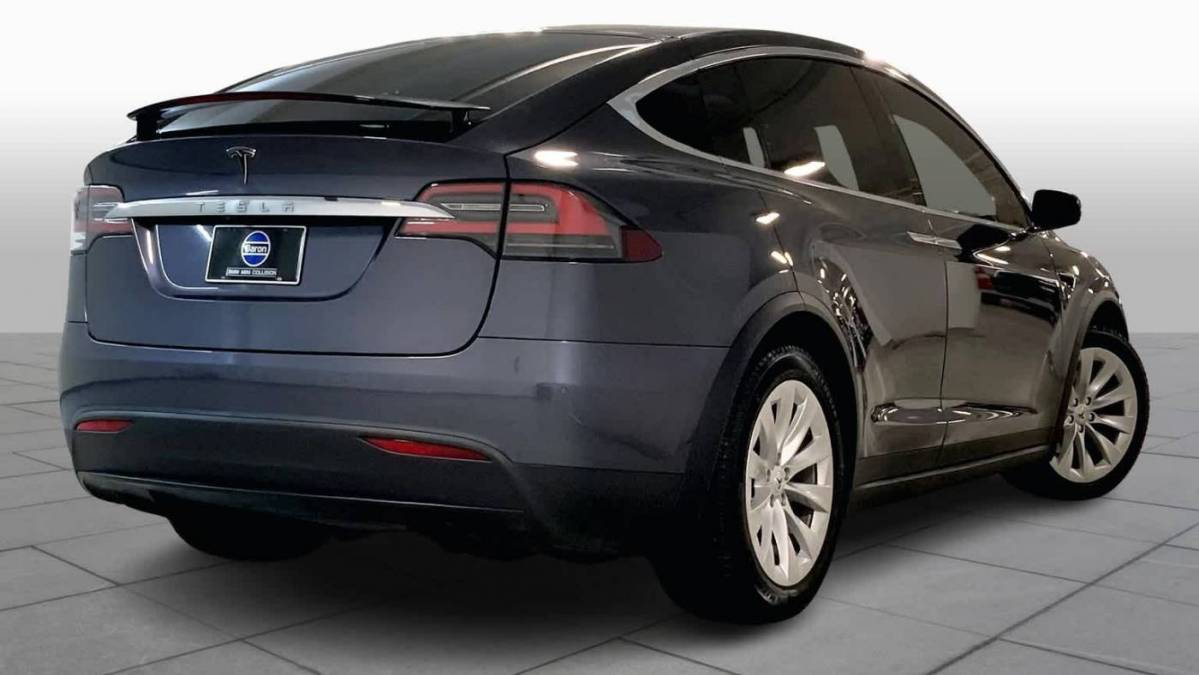 2017 Tesla Model X 5YJXCDE27HF040189