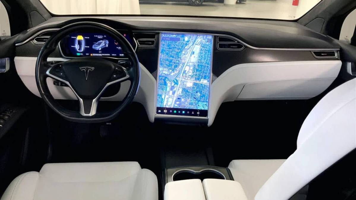 2017 Tesla Model X 5YJXCDE27HF040189