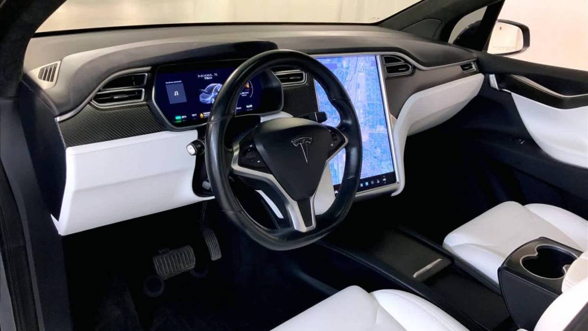 2017 Tesla Model X 5YJXCDE27HF040189