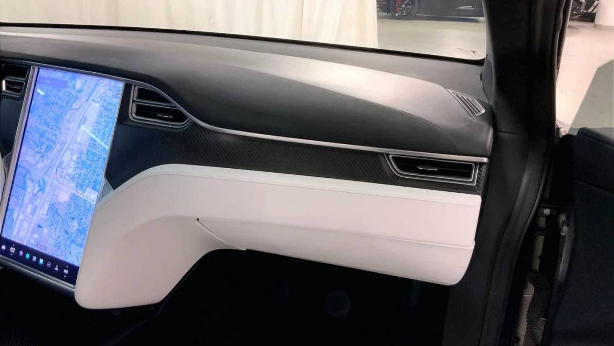 2017 Tesla Model X 5YJXCDE27HF040189