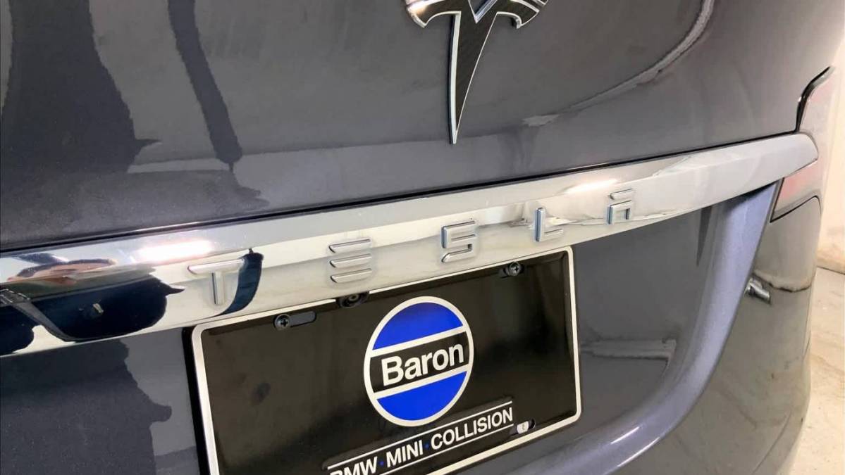 2017 Tesla Model X 5YJXCDE27HF040189