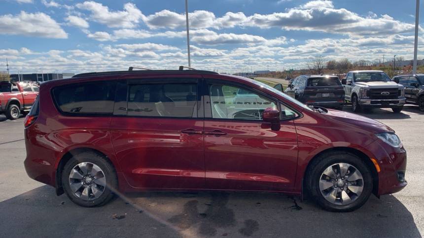 2018 Chrysler Pacifica Hybrid 2C4RC1N70JR323322