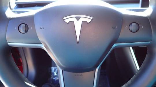 2018 Tesla Model 3 5YJ3E1EB8JF093481