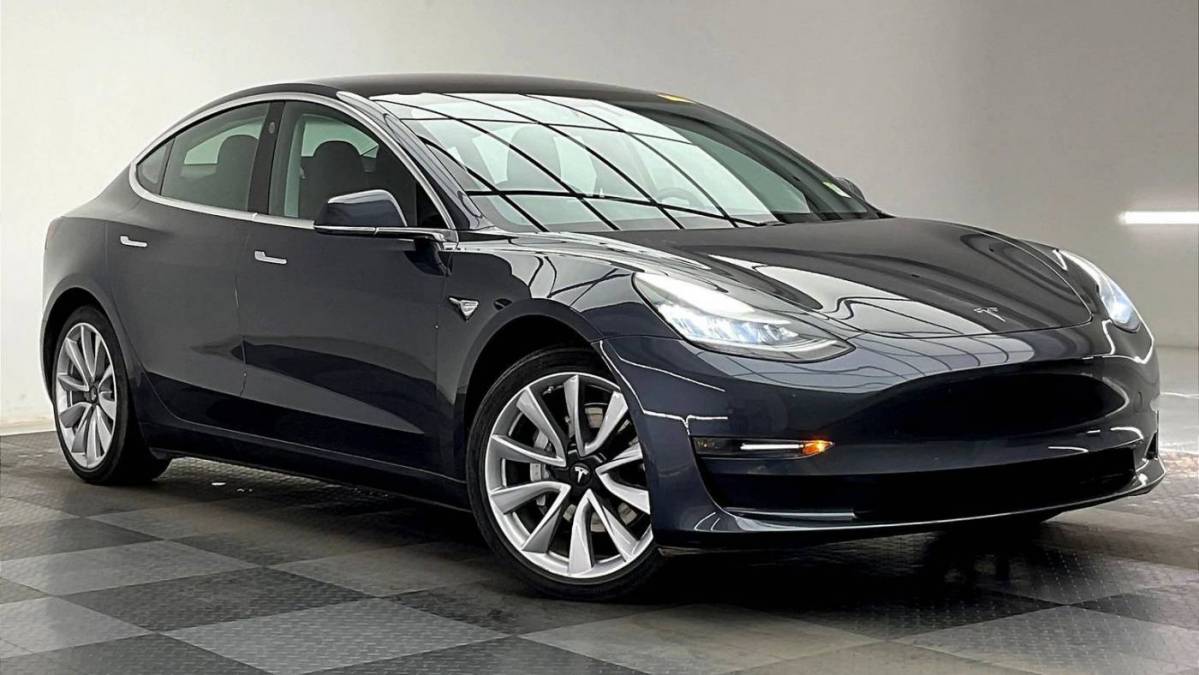 2018 Tesla Model 3 5YJ3E1EB8JF090709