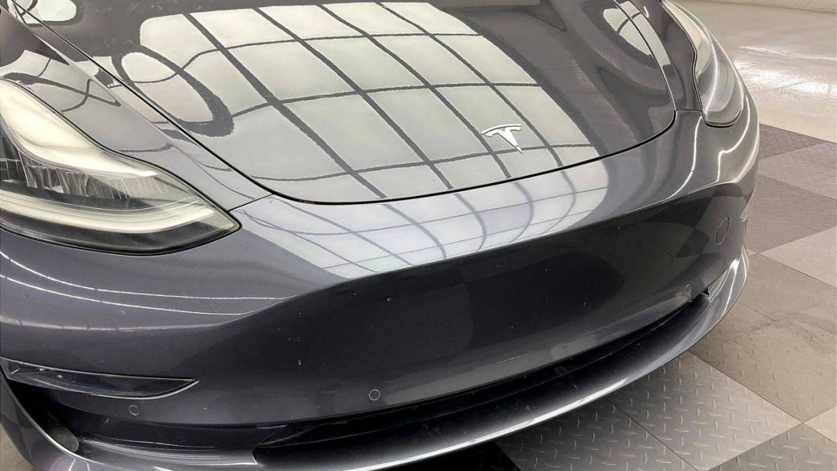 2018 Tesla Model 3 5YJ3E1EB8JF090709