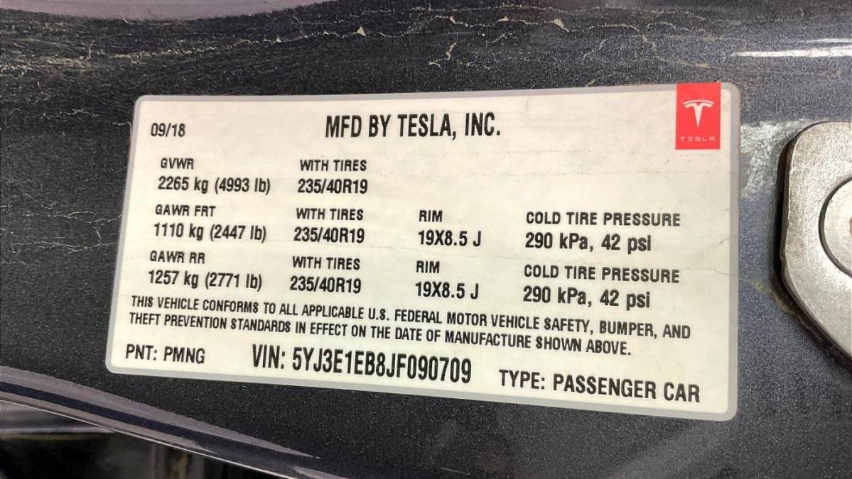 2018 Tesla Model 3 5YJ3E1EB8JF090709