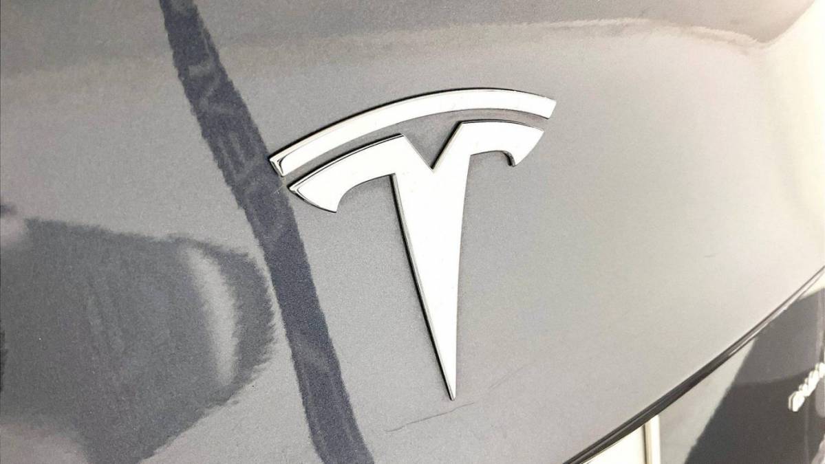 2018 Tesla Model 3 5YJ3E1EB8JF090709