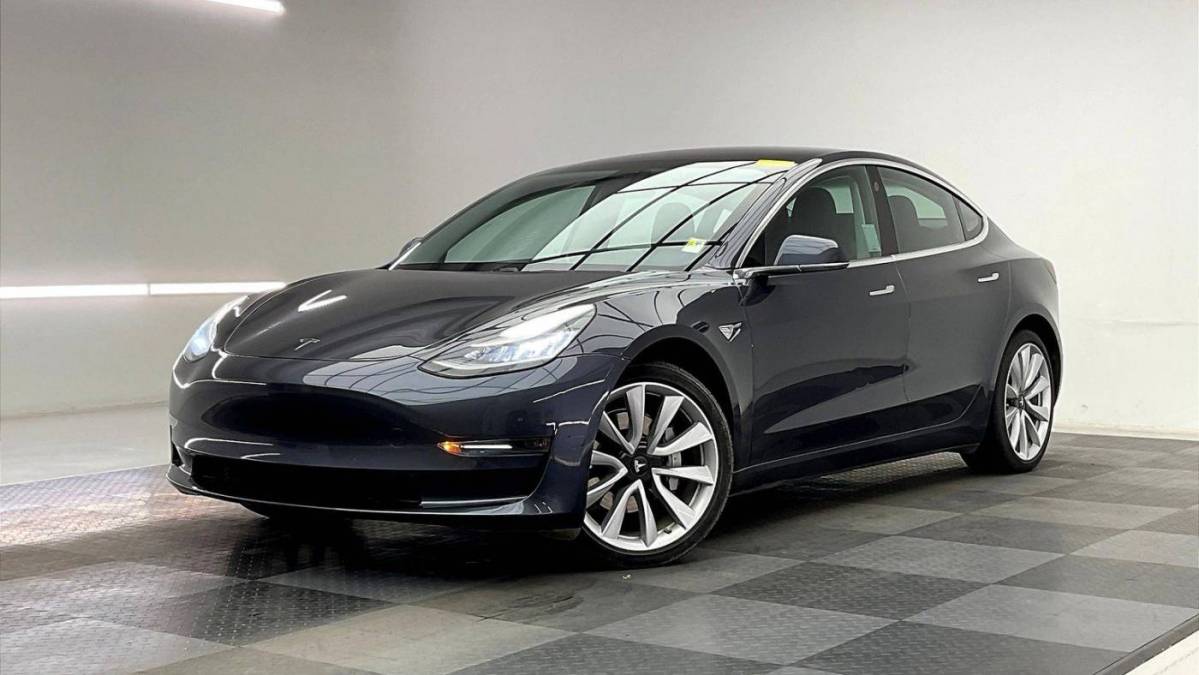 2018 Tesla Model 3 5YJ3E1EB8JF090709