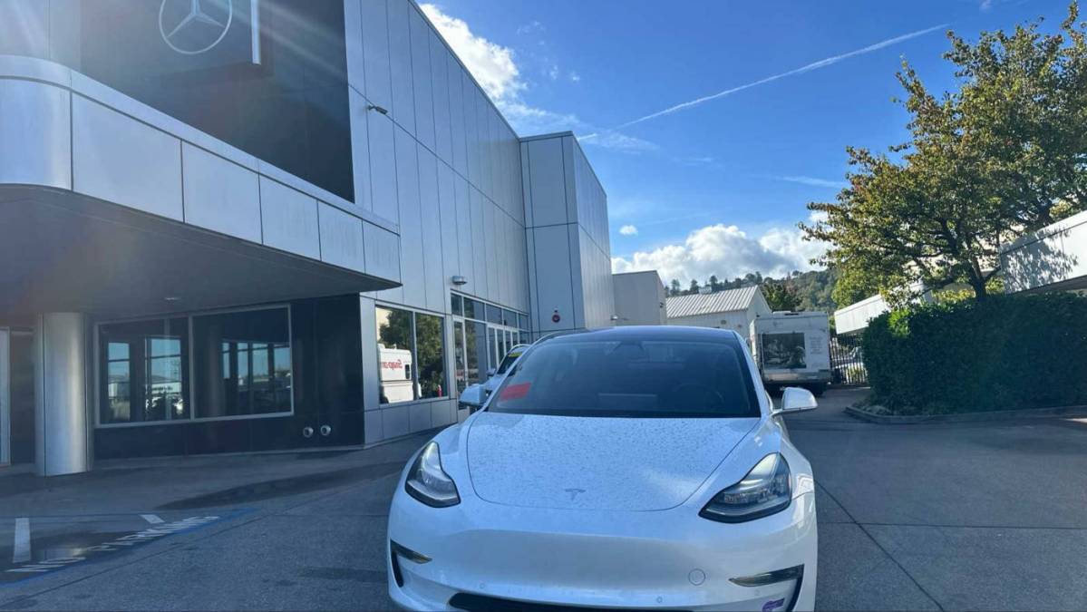 2018 Tesla Model 3 5YJ3E1EA7JF162281