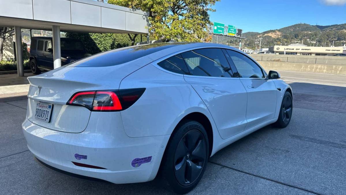 2018 Tesla Model 3 5YJ3E1EA7JF162281