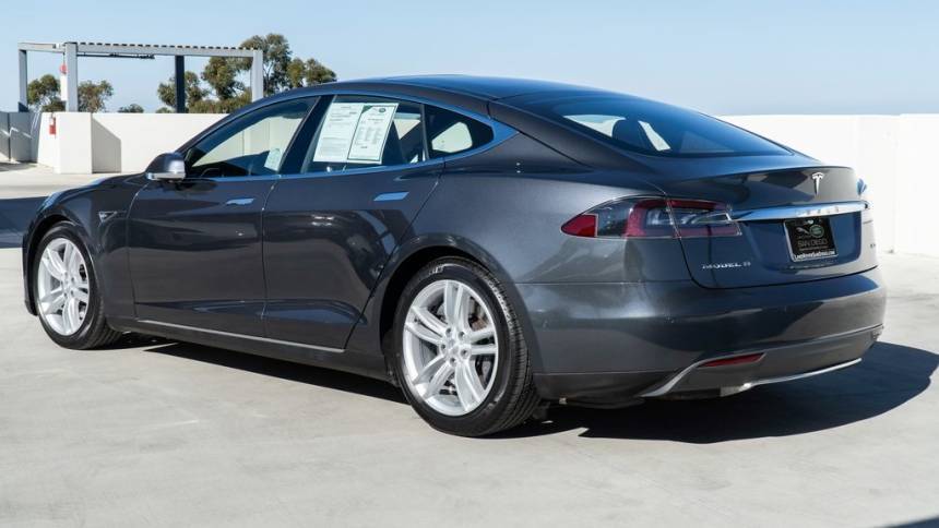 2015 Tesla Model S 5YJSA1E24FF114552